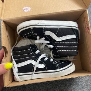 Toddler Boys size 7 in Vans classic waves high tops - Black and White
